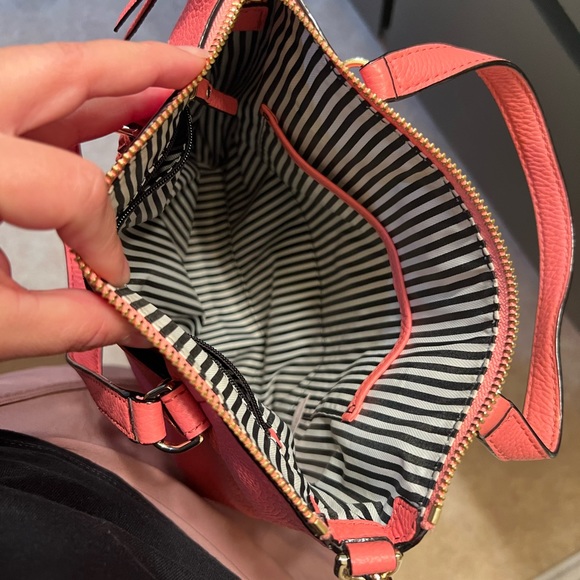 Kate Spade Small crossbody. - Picture 5 of 6